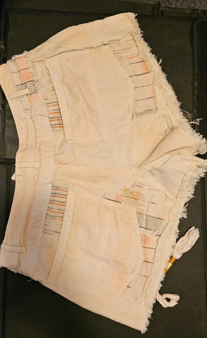 Free People Ivory Denim Cut Off Shorts Distresssd  Size 4 Fringe Alted State